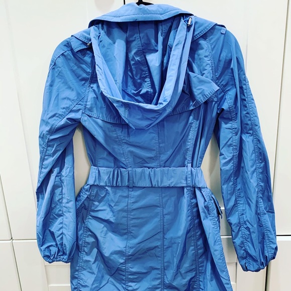 Burberry Britt Rain Coat. Size 2 US or XS - Picture 3 of 3